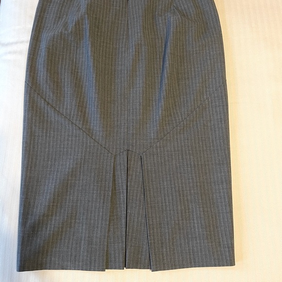 Club Monaco, grey pinstripe pencil skirt, SZ 6 - Picture 2 of 7